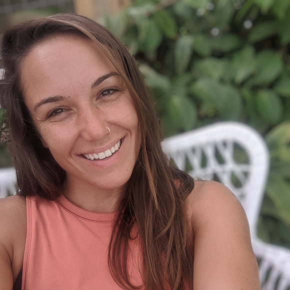 Meet your Posher, Angie - Picture 1 of 1